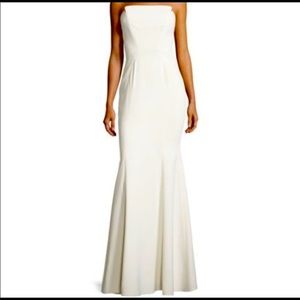 Jill JillStaurt Strapless Maxi in white. Size 4